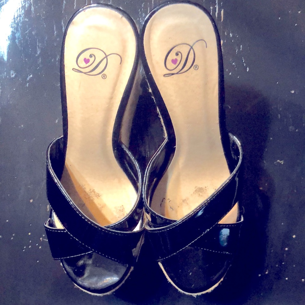 Heart in D Black Espadrille Wedges